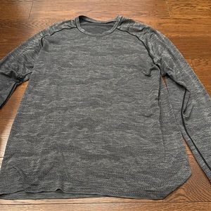 Lululemon. Men’s workout shirt. EUC.